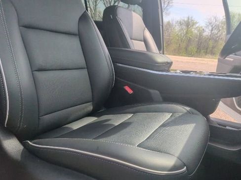 Certified 2025 Buick Enclave Preferred FWD image 20