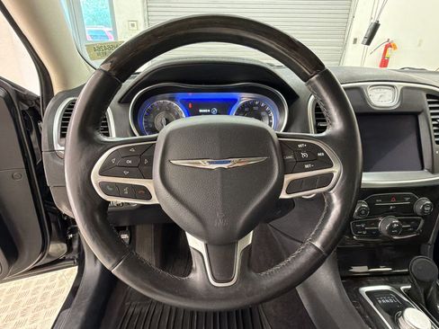 Used 2017 Chrysler 300 C RWD image 30