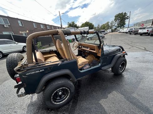 Used 1993 Jeep Wrangler Base 2dr 4WD SUV image 2