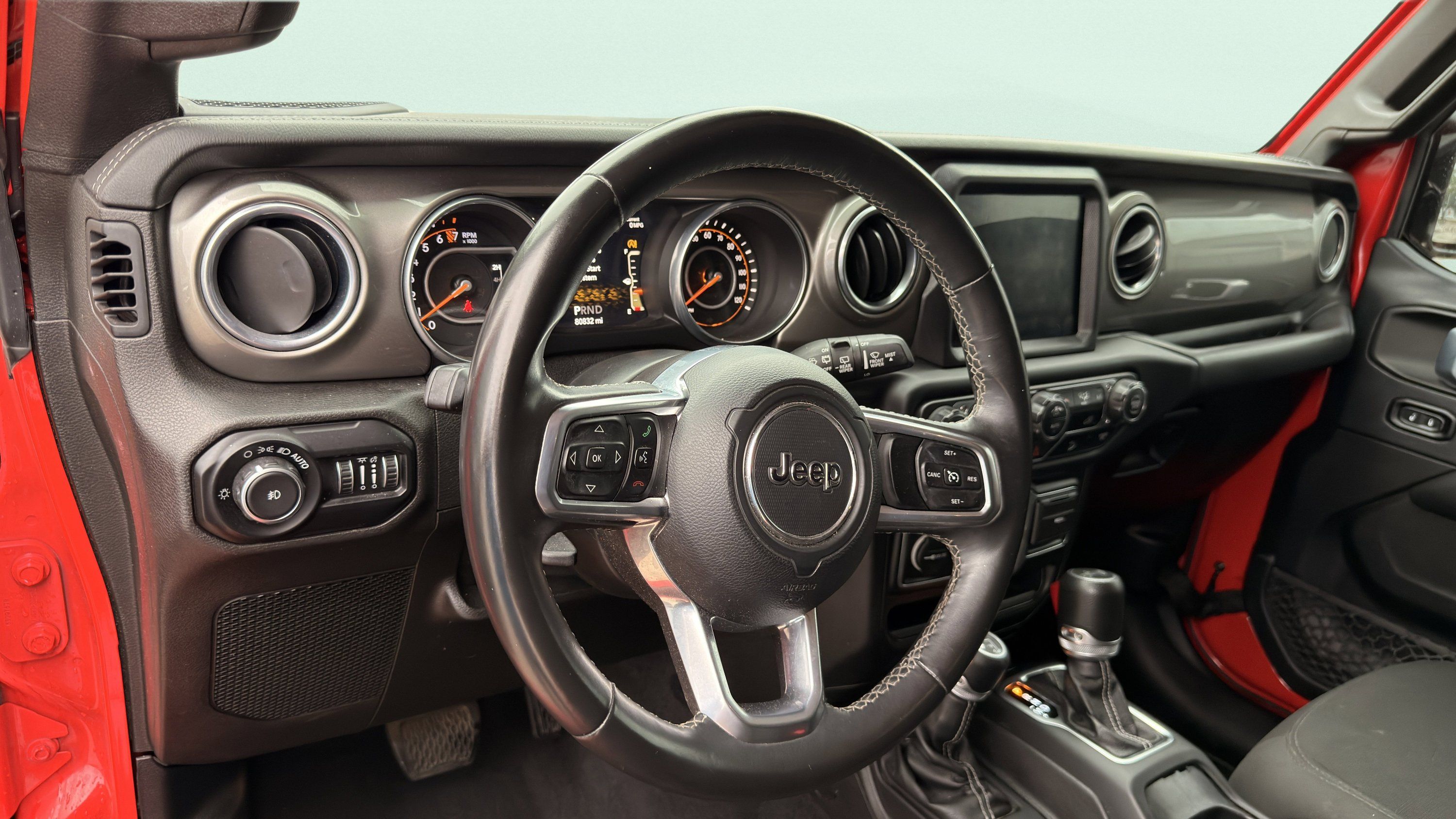 Used 2018 Jeep Wrangler Unlimited Sahara w/ Uconnect 4C Nav & Sound Group AWD/4WD image 23