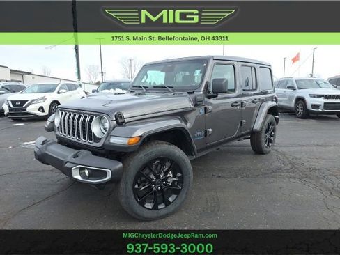 Used 2025 Jeep Wrangler Unlimited Sahara w/ Safety Group image 1