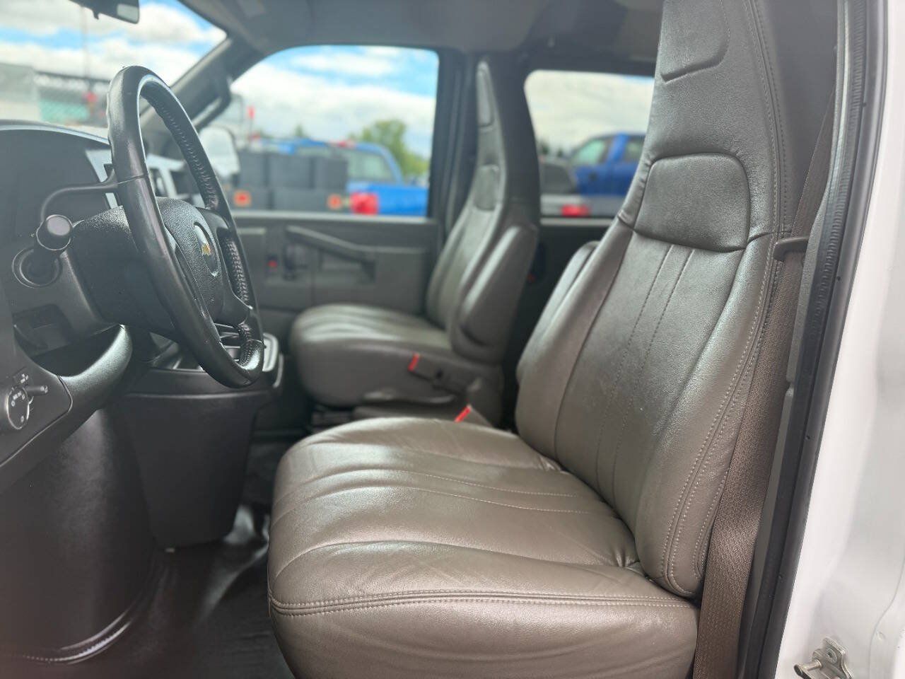 Used 2023 Chevrolet Express 3500 LS RWD image 28