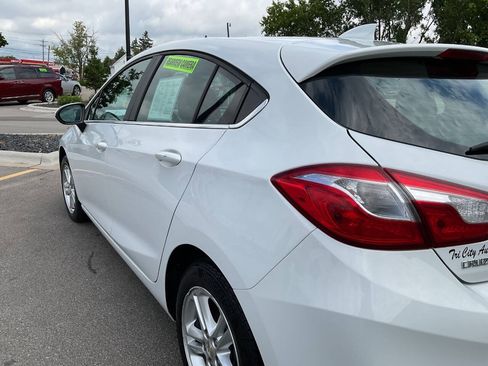 Used 2017 Chevrolet Cruze LT w/ Convenience Package FWD image 5