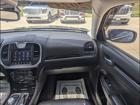 Used 2023 Chrysler 300 Touring L w/ Popular Equipment Group RWD image 4