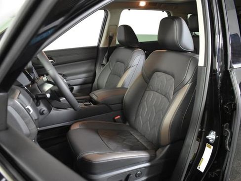 New 2026 Nissan Pathfinder Platinum AWD/4WD image 9