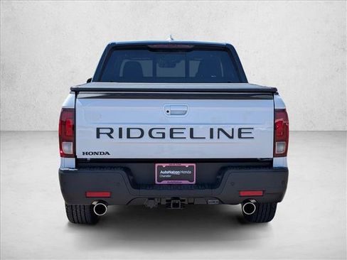 Used 2025 Honda Ridgeline Black Edition image 7