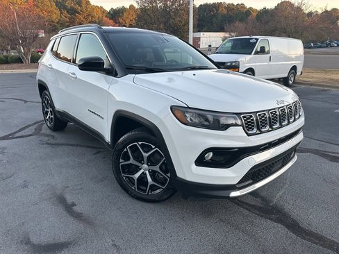 Used 2024 Jeep Compass Limited image 1