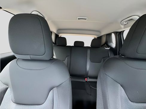 New 2023 Jeep Renegade Latitude image 53