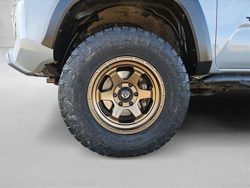 Used 2019 Toyota Tacoma TRD Off-Road image 24