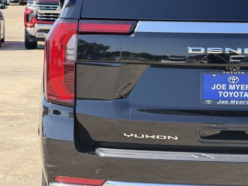 Used 2025 GMC Yukon Denali AWD/4WD image 10