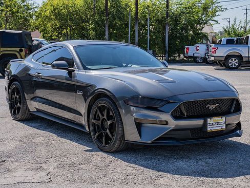 Used 2018 Ford Mustang GT image 3