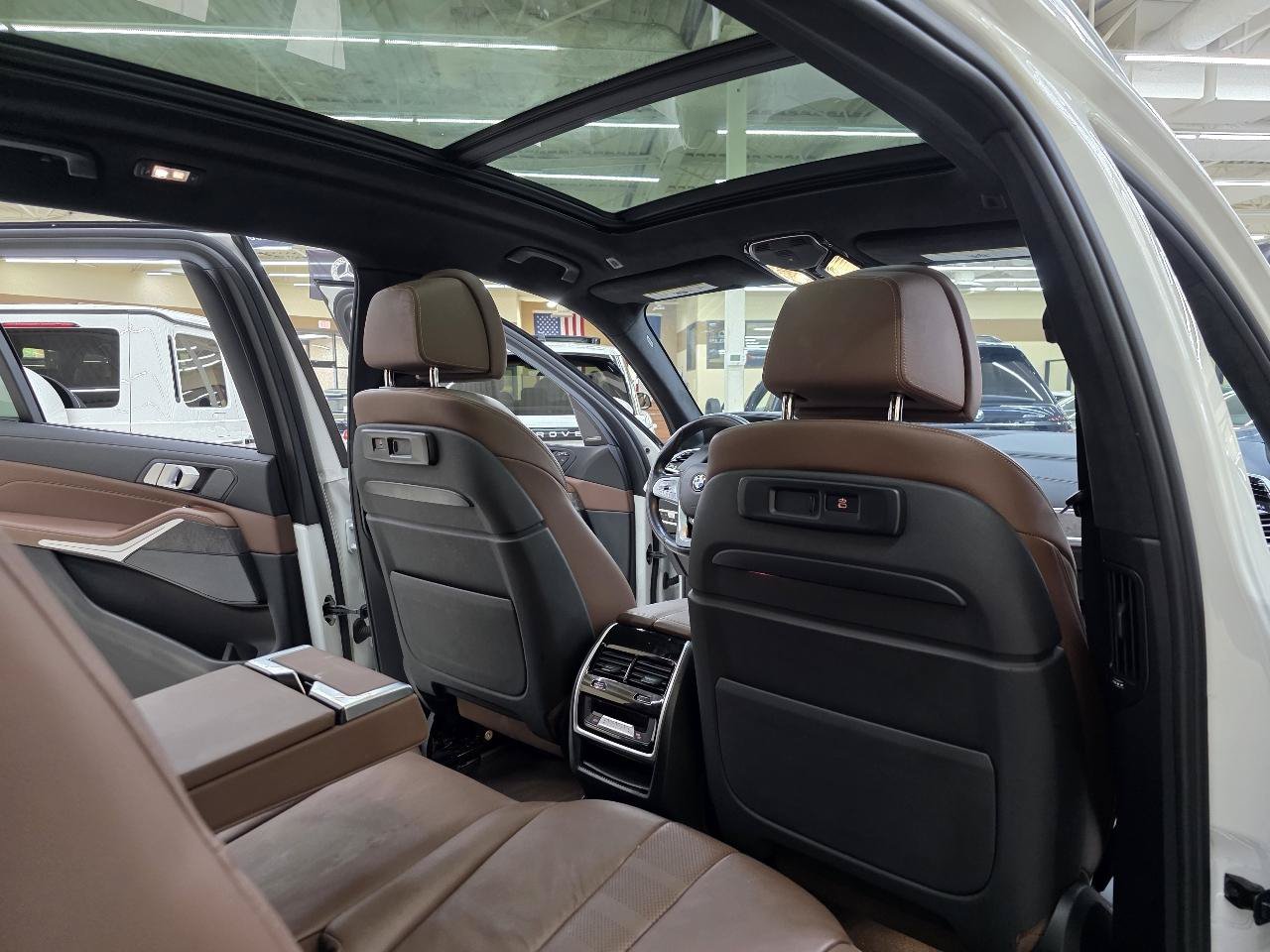 Used 2020 BMW X7 xDrive40i w/ Premium Package AWD/4WD image 25