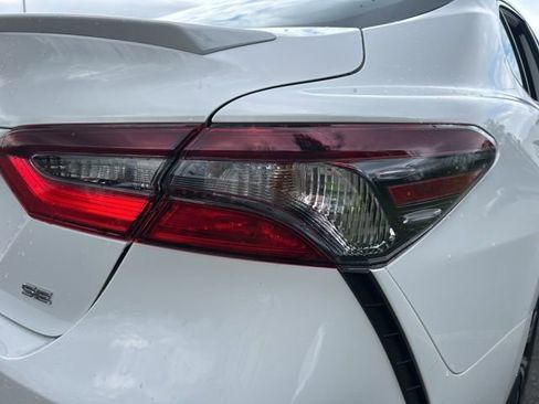 Used 2022 Toyota Camry SE w/ Cold Weather Package FWD image 28