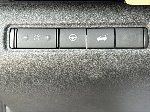 Certified 2022 Nissan Pathfinder SV w/ SV Premium Package AWD/4WD image 10