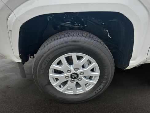 Used 2024 Toyota Tacoma SR5 AWD/4WD image 34