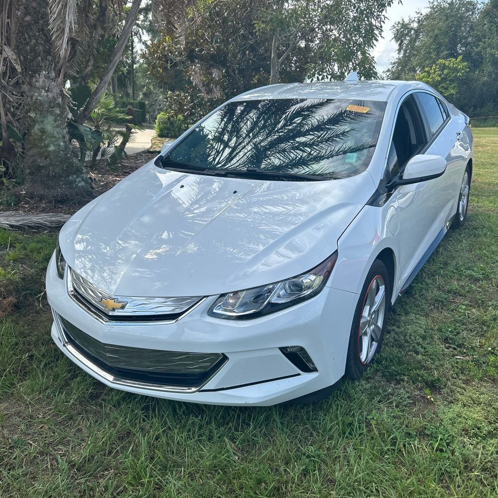 Used 2017 Chevrolet Volt LT FWD image 2
