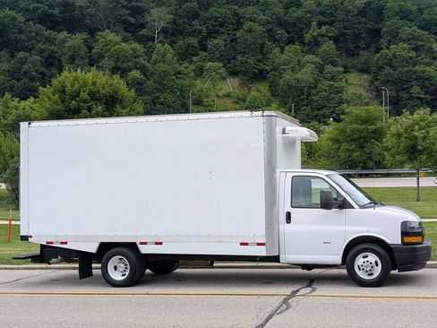 Used 2024 Chevrolet Express 3500 w/ Power Convenience Package RWD image 4