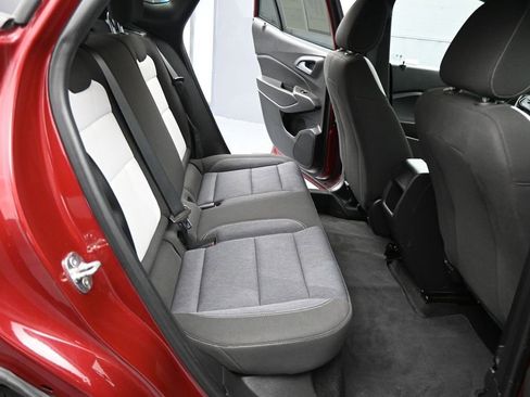 Used 2024 Chevrolet Trax RS FWD image 3