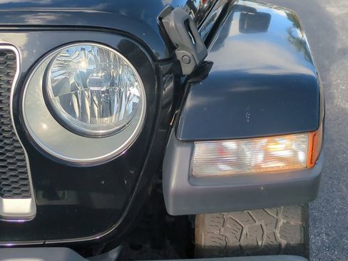 Used 2019 Jeep Wrangler Unlimited Sahara image 11