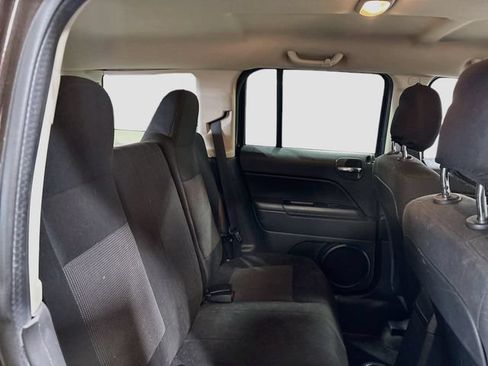 Used 2014 Jeep Patriot Latitude AWD/4WD image 16