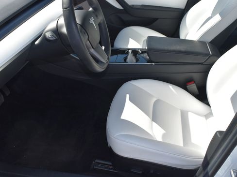 Used 2020 Tesla Model 3 Standard Range Plus image 12