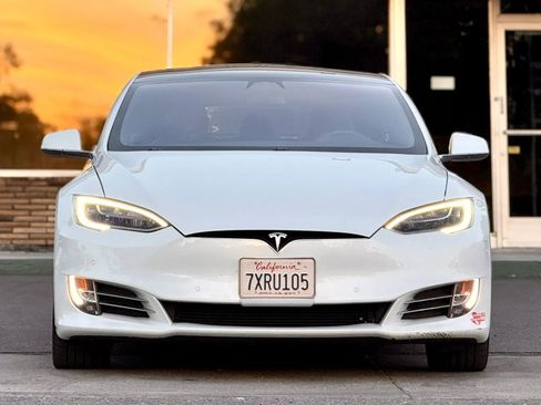 Used 2017 Tesla Model S 90D image 3