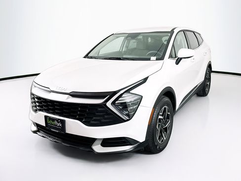 Used 2024 Kia Sportage LX image 3