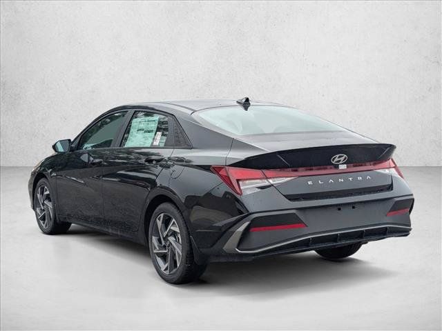 Used 2025 Hyundai Elantra Sport FWD image 9