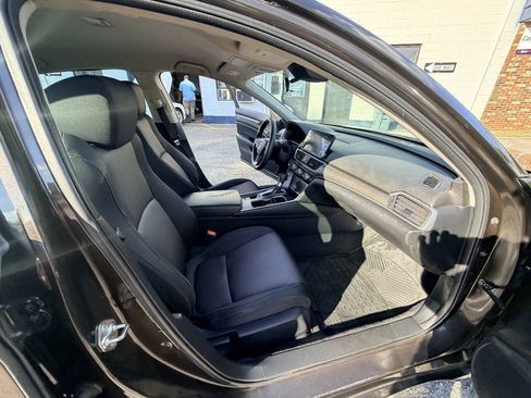 Used 2018 Honda Accord LX image 53