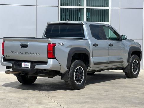 Used 2024 Toyota Tacoma TRD Off-Road image 4