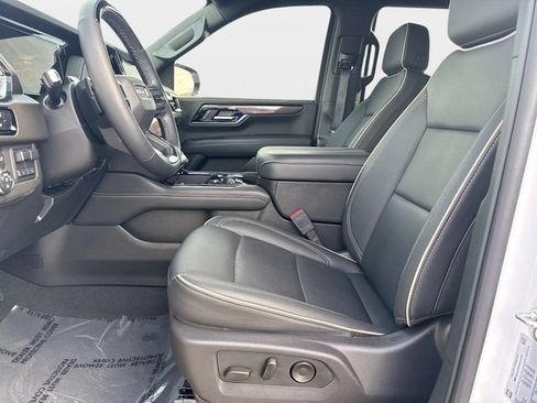 Used 2025 GMC Yukon Elevation RWD image 16