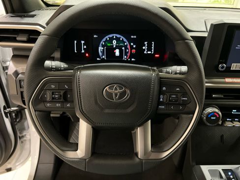 New 2026 Toyota 4Runner SR5 AWD/4WD image 14