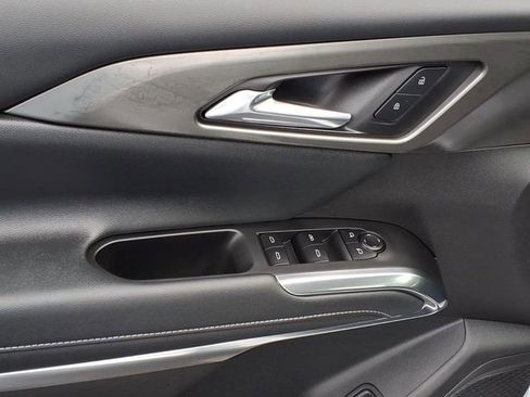 Used 2025 Chevrolet Traverse LT image 9