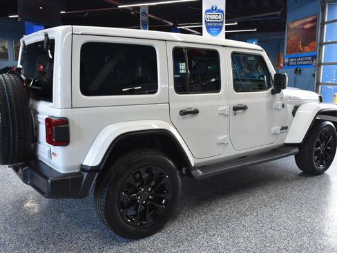 Used 2025 Jeep Wrangler Unlimited Sahara w/ Safety Group AWD/4WD image 3