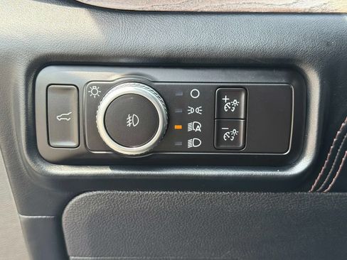 Used 2023 Ford Explorer Platinum w/ Technology Package AWD/4WD image 31