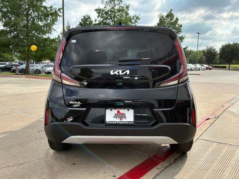 Used 2025 Kia Soul LX w/ LX Technology Package FWD image 7