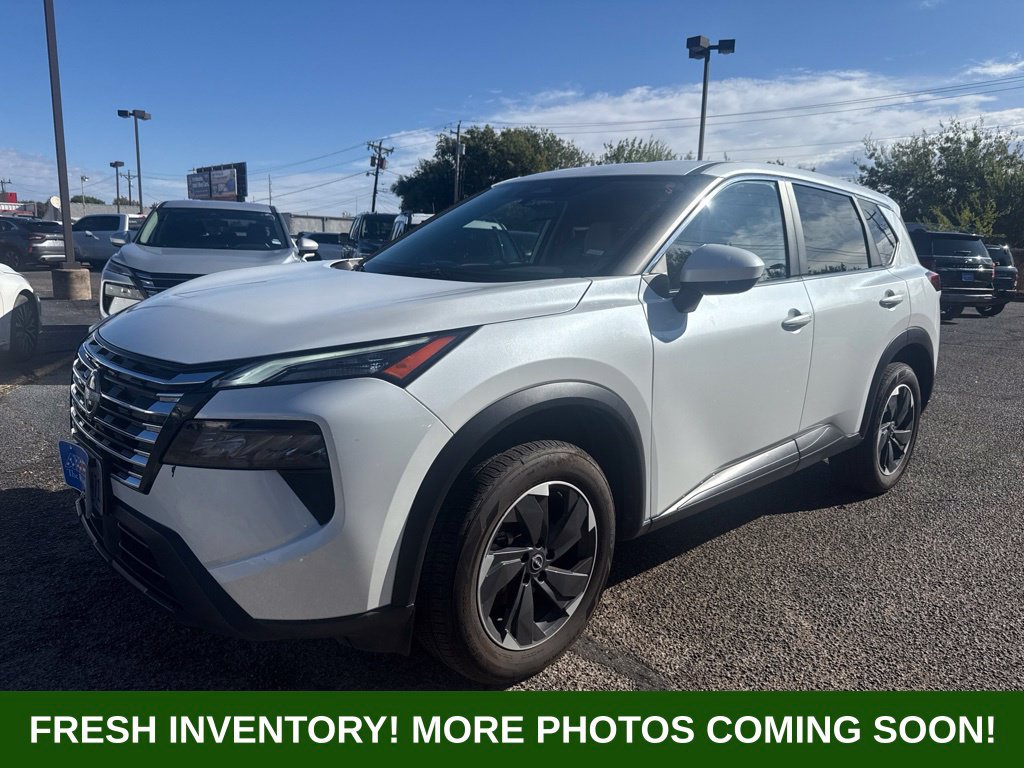 Used 2025 Nissan Rogue SV FWD image 3