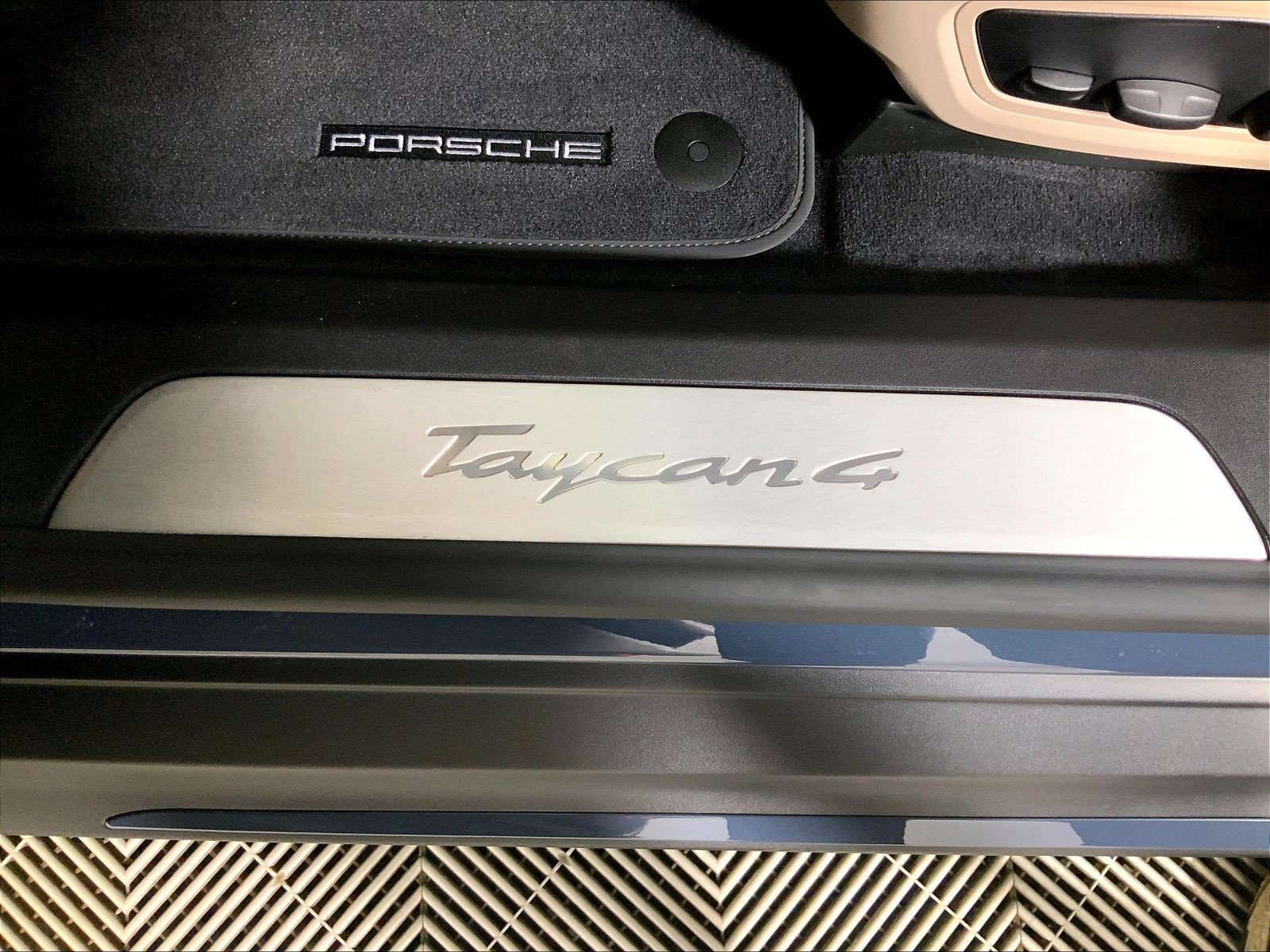 Certified 2025 Porsche Taycan AWD/4WD image 20