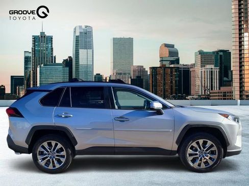 Used 2019 Toyota RAV4 XLE Premium image 7