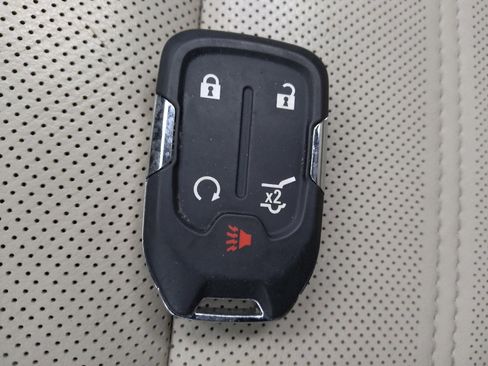 Used 2019 GMC Acadia Denali w/ Technology Package FWD image 32