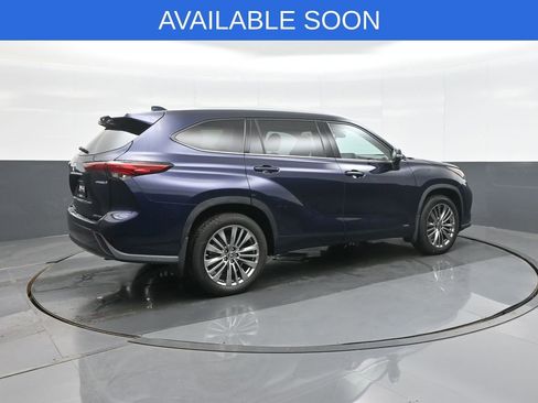 Used 2022 Toyota Highlander Limited AWD/4WD image 7