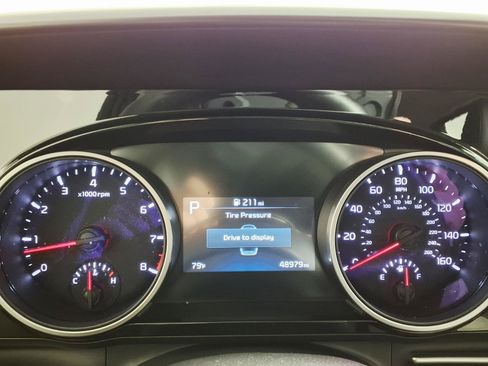 Used 2024 Kia Carnival EX FWD image 25