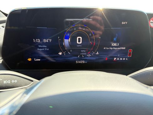 Used 2025 Chevrolet Traverse LT FWD image 11