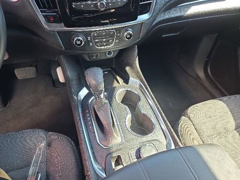 Used 2023 Chevrolet Traverse LT FWD image 18