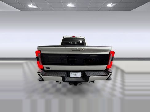 Used 2025 Ford F250 Platinum w/ FX4 Off-Road Package AWD/4WD image 10