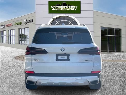 Used 2025 BMW X5 xDrive50e image 7