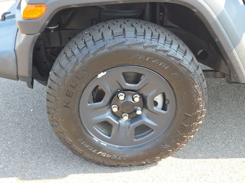 Used 2018 Jeep Wrangler Unlimited Sport AWD/4WD image 16