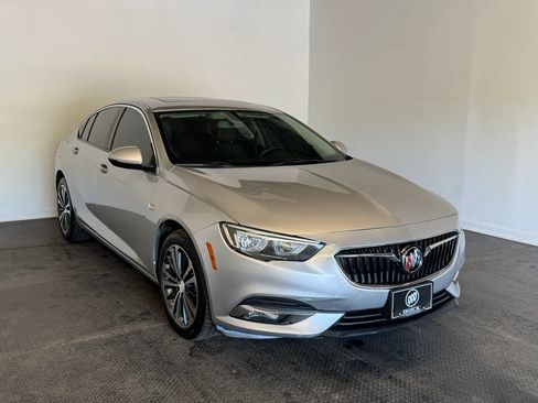 Used 2018 Buick Regal Essence FWD image 3
