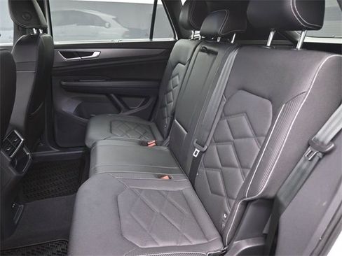 Certified 2024 Volkswagen Atlas Cross Sport SE image 23