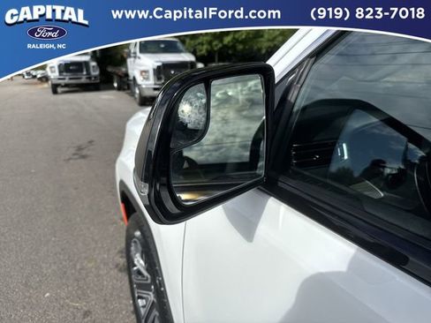 Used 2024 Jeep Wagoneer L Series II w/ Flexible Seating Group image 12